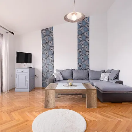 Apartment Apartment Gracia With Private Parking And Free Internet *