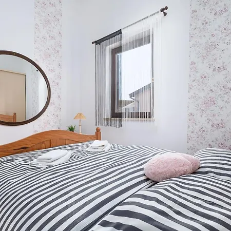 Apartment Apartment Gracia With Private Parking And Free Internet